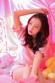 女孩头像只留身材